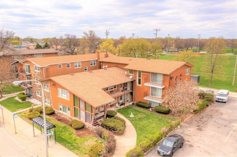 AIA 11 Units Chicago, Illinois Clearing Neighborhood